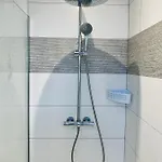 100% Renovated - Quiet Apartmán