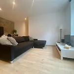 100% Renovated - Quiet Apartmán *