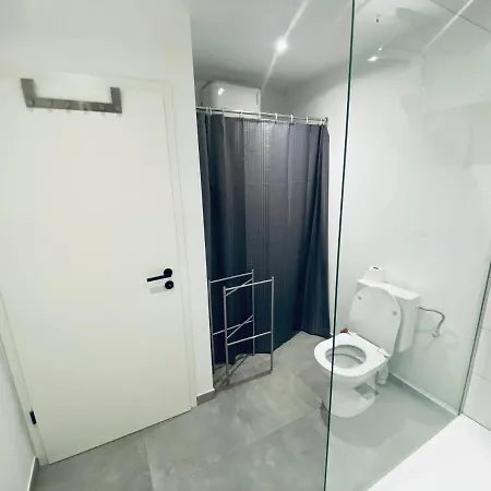 100% Renovated - Quiet Льеж