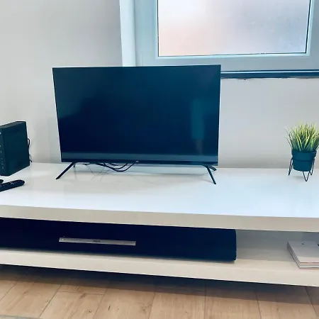 100% Renovated - Quiet *