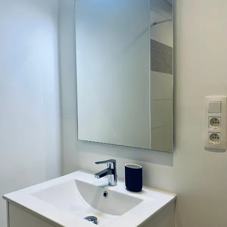 100% Renovated - Quiet Апартаменты Льеж