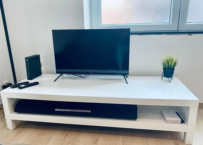 100% Renovated - Quiet *