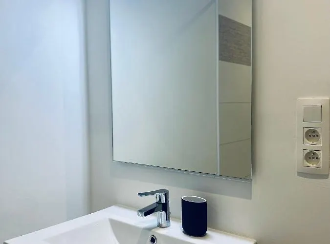 100% Renovated - Quiet Apartamento Lieja