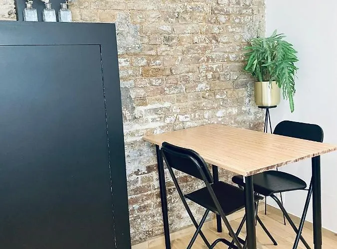 100% Renovated - Quiet Apartamento Lieja